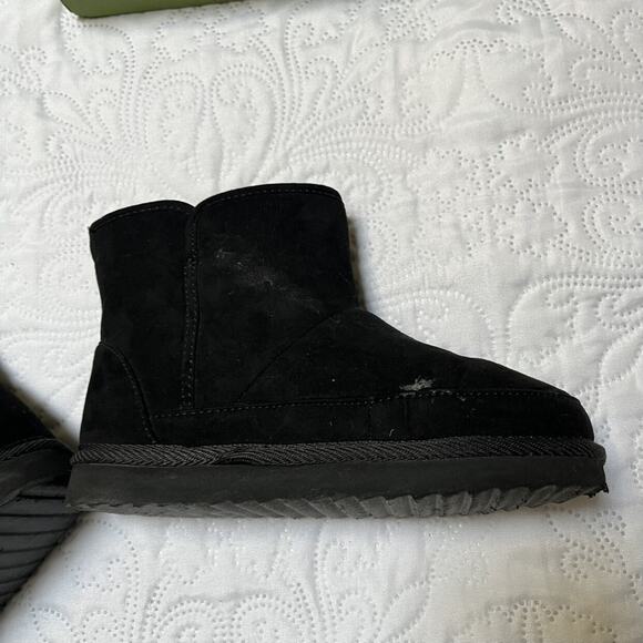 Old Navy Fuzzy Booties Size 12 - Picture 4 of 10